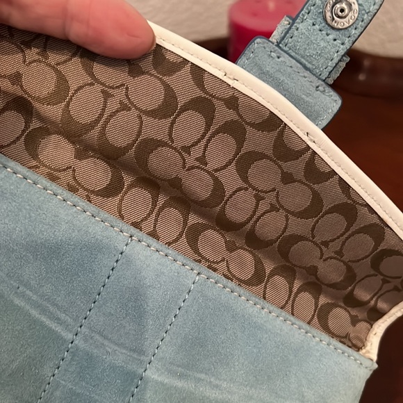 Coach blue suede wristlet with white leather trim - Picture 3 of 4